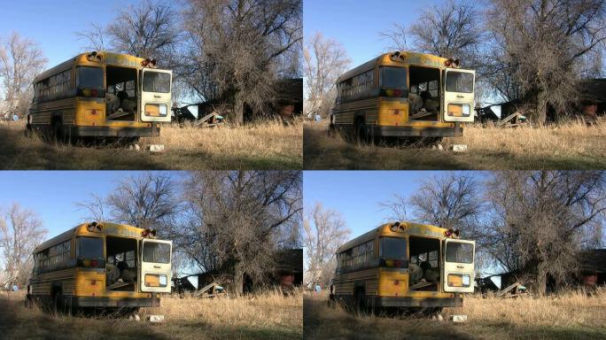 废弃校车