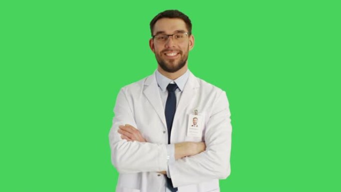 一位英俊的医生/科学家戴着眼镜交叉双臂，然后用食指向上。背景是绿色屏幕。