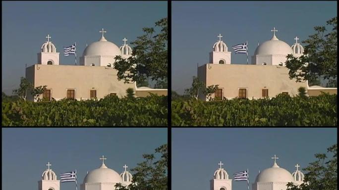 希腊:葡萄园里的传统希腊群岛教堂和旗帜