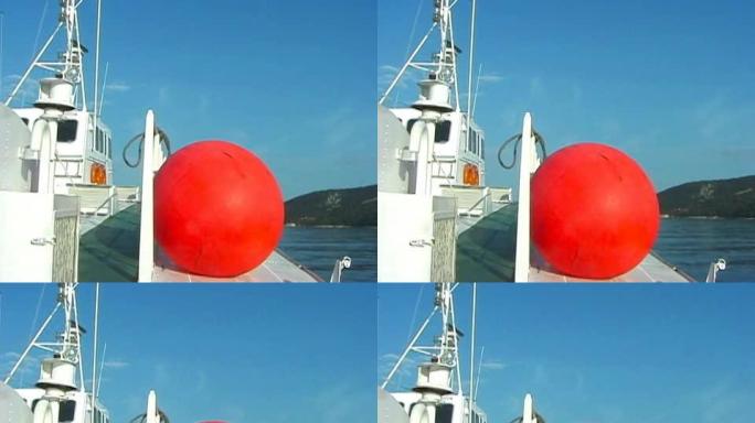 船上的红球