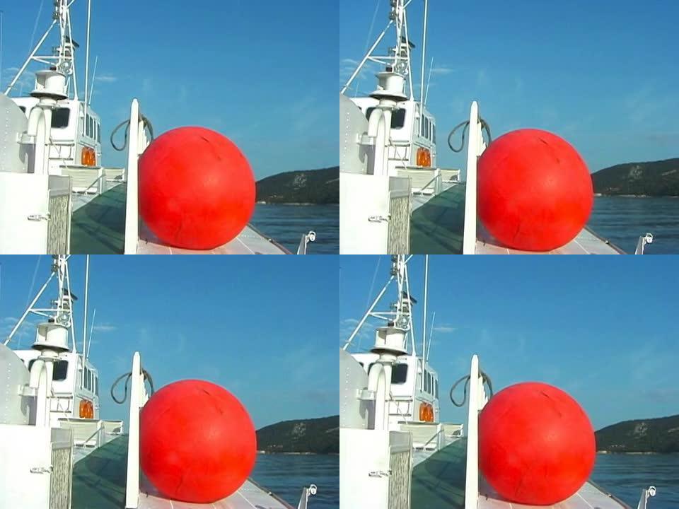 船上的红球