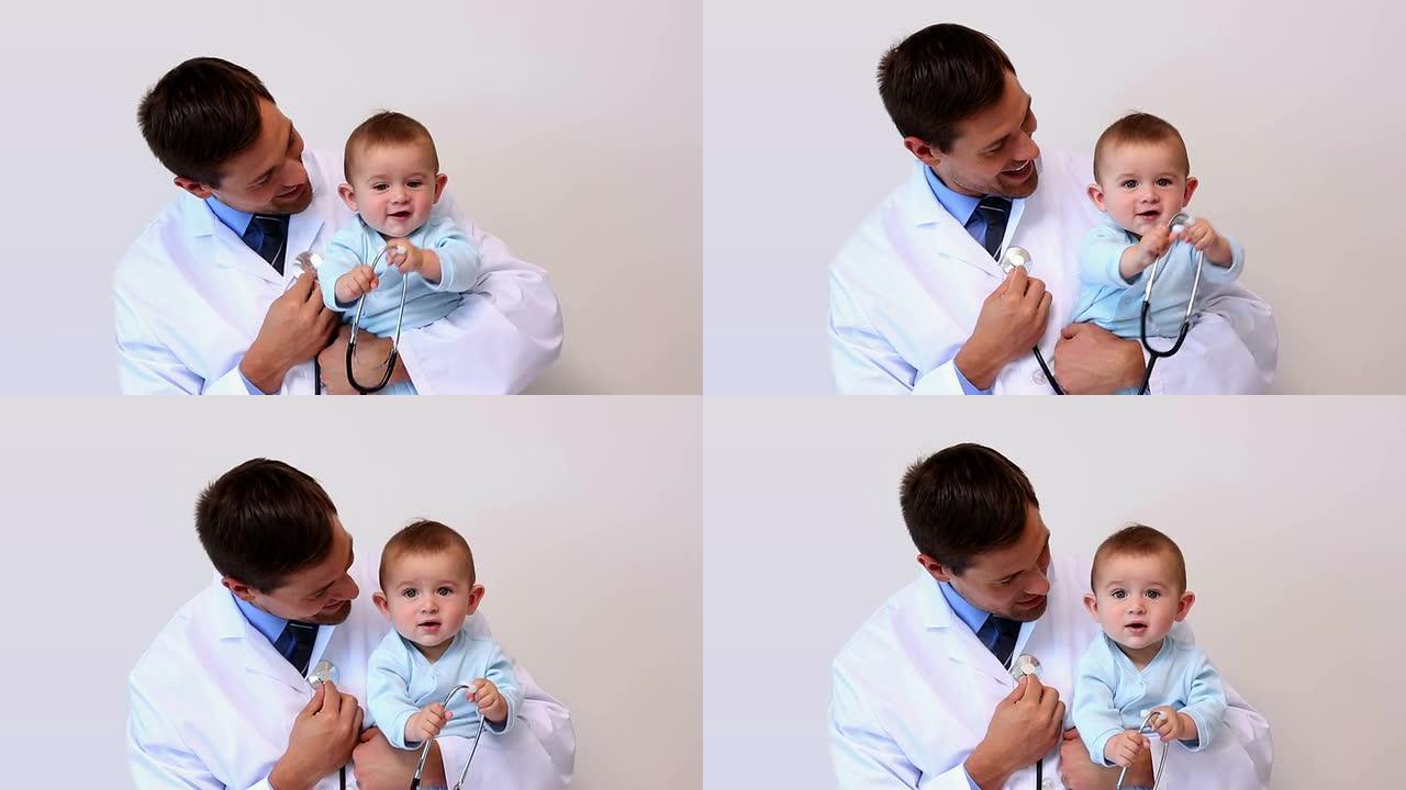 英俊的儿科医生抱着男婴