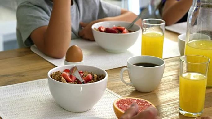 健康早餐配咖啡和橙汁