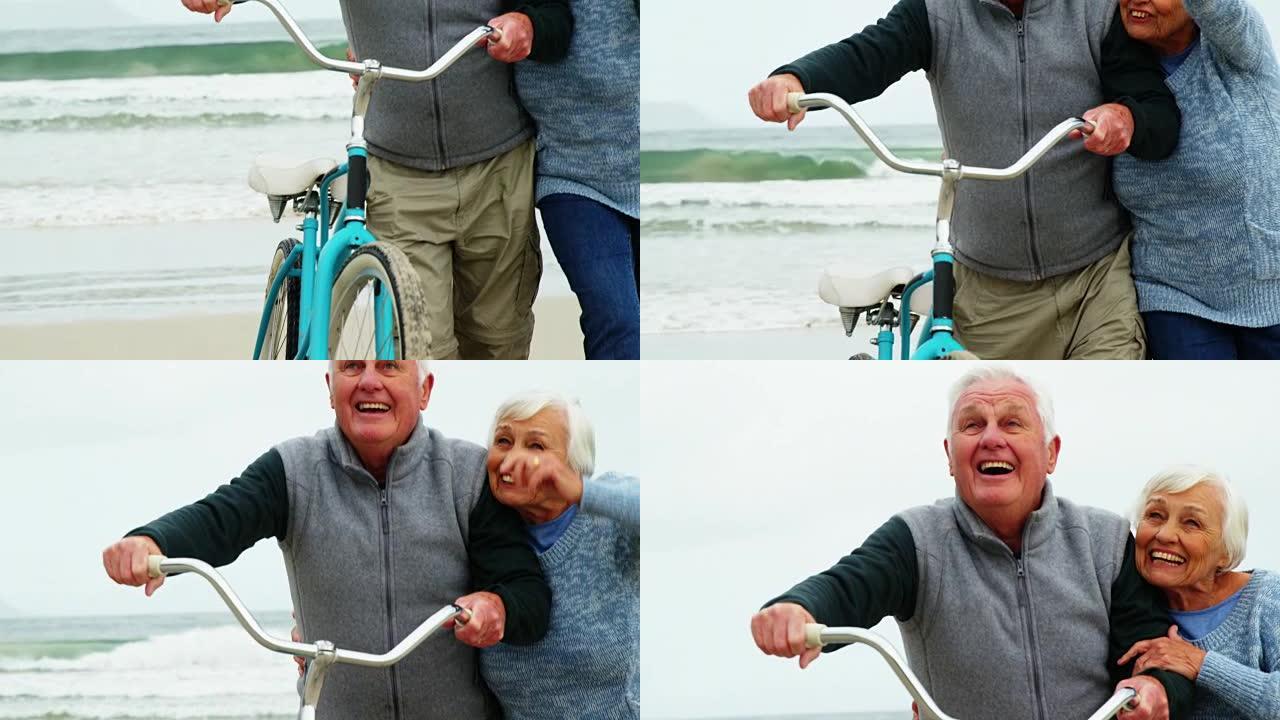 快乐的老年夫妇骑着自行车散步