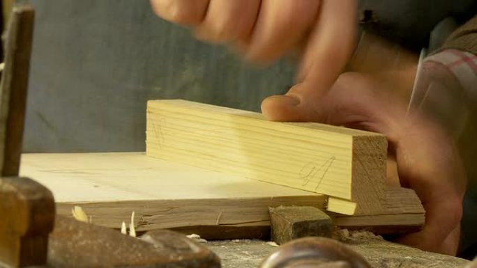 高清: 熟练的木匠