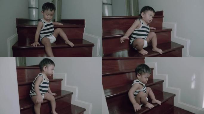 小男孩在家走下楼梯。