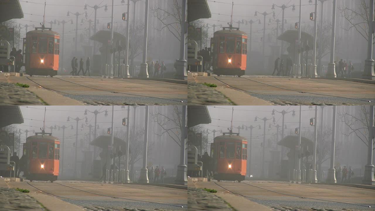 （HD1080i）通勤者登上橙色电车、有轨电车、电车