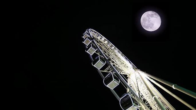 满月夜空中的摩天轮