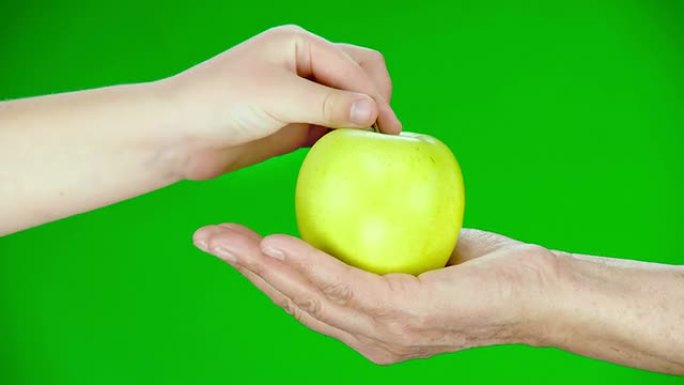 高清: 健康饮食递过接受绿苹果