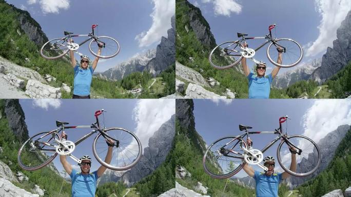 慢动作特写: 胜利的阳光照射的男性自行车手将他的自行车举过头顶