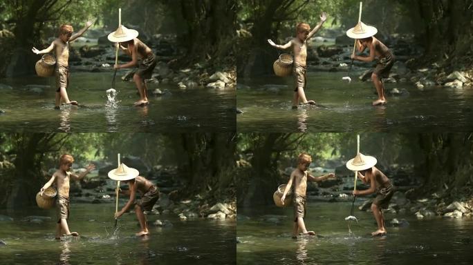 两个亚洲男孩正在池塘边快乐地钓鱼。
