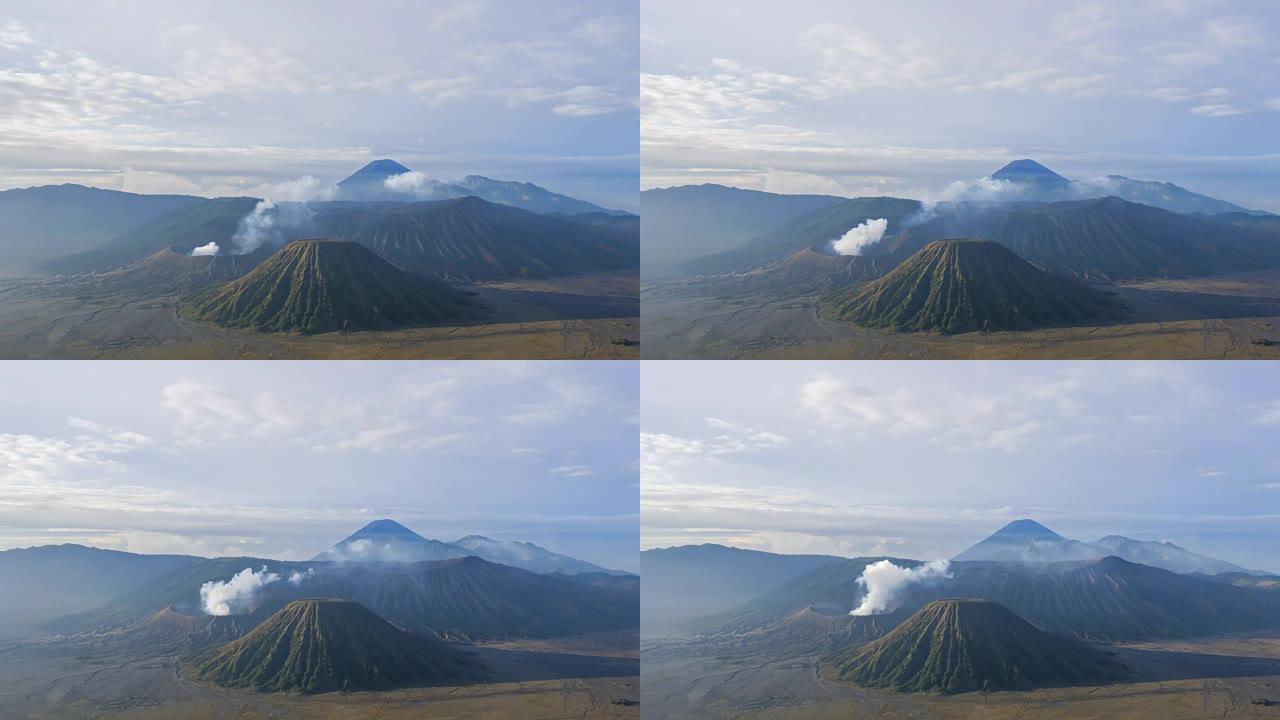 从印度尼西亚Bromo Tengger Semeru国家公园的Penanjakan山的观点看，日出期