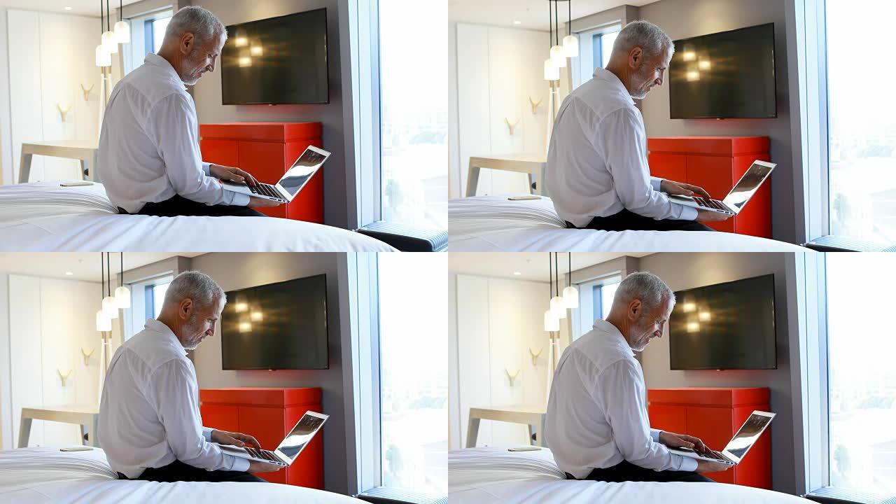 商人在酒店4k房间使用笔记本电脑
