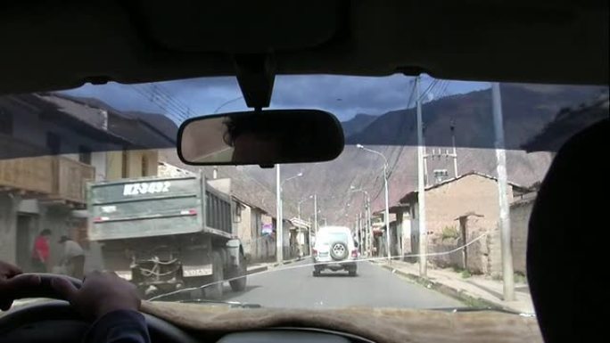 乘坐出租车穿越圣谷，秘鲁比萨克