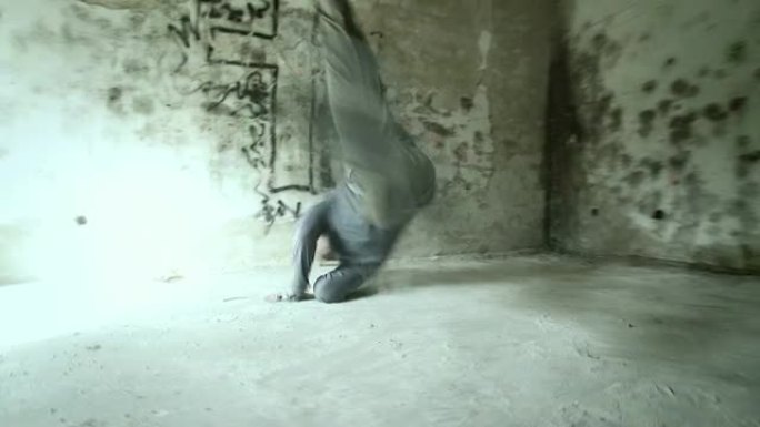 高清稳定: Breakdancer表演力量动作