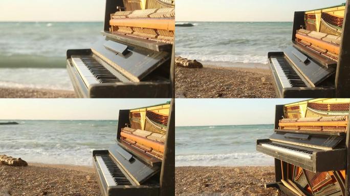 海岸边的旧钢琴