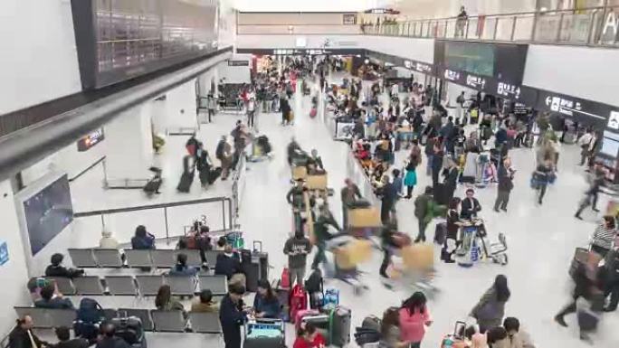 延时: 日本成田机场到达大厅的旅客人群