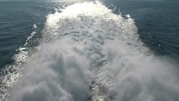 蓝色大海中的船尾（背景）