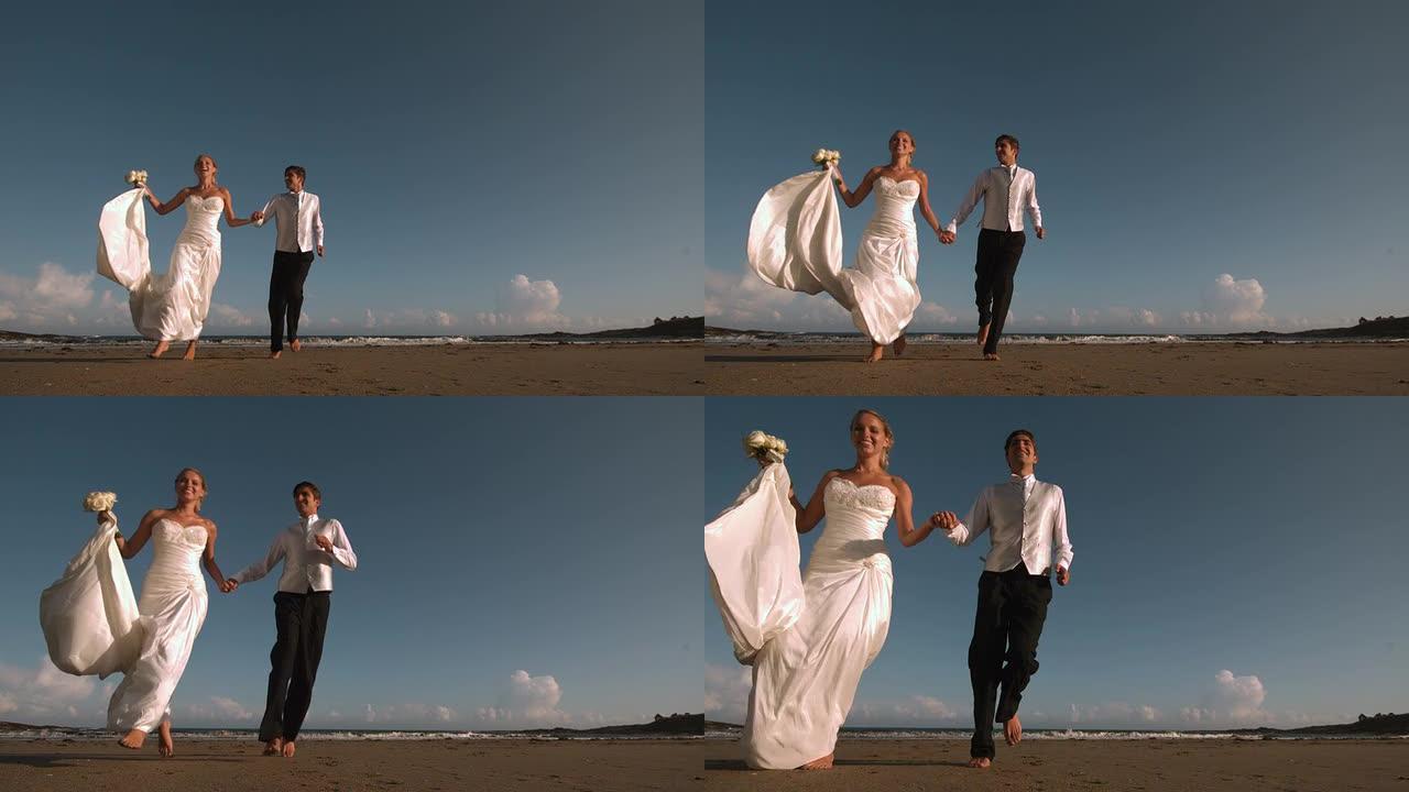 快乐的新娘夫妇在海滩上奔跑