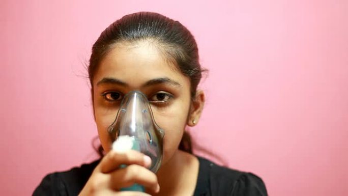 印度少女雾化治疗