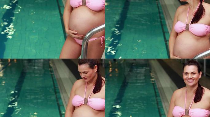 游泳池里的孕妇