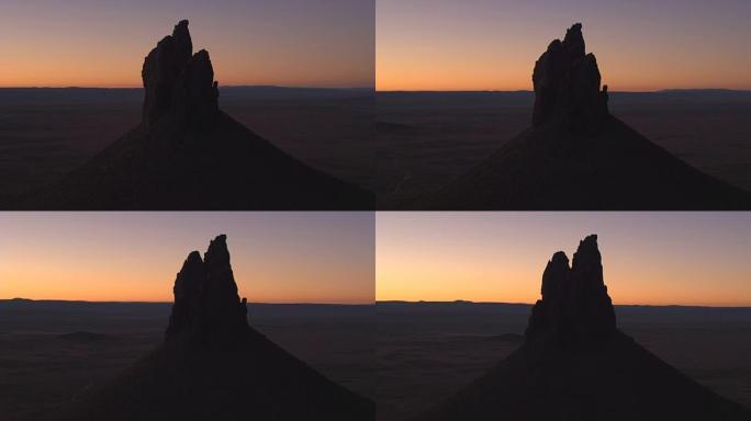 空中: 日出前在非凡的外太空沙漠景观中飞行