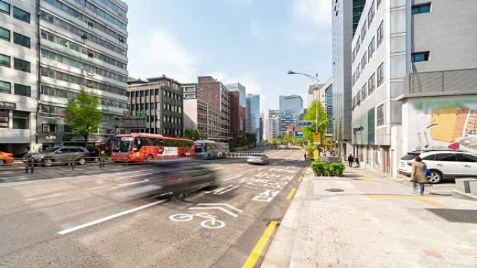 延时: 韩国首尔明洞市中心摩天大楼天际线的高速公路