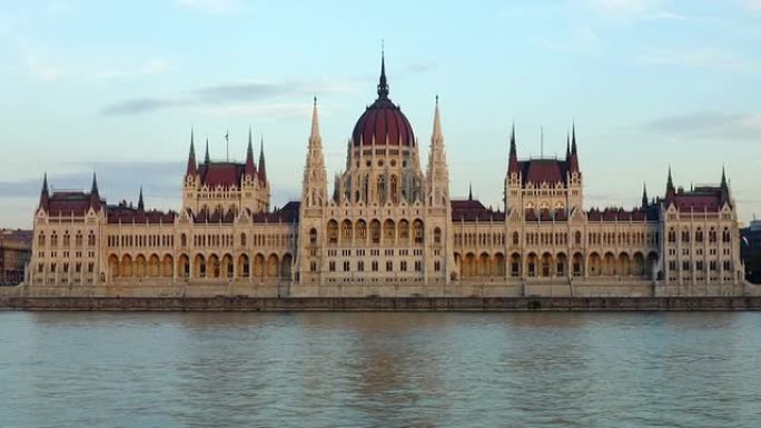 多瑙河和布达佩斯议会大厦