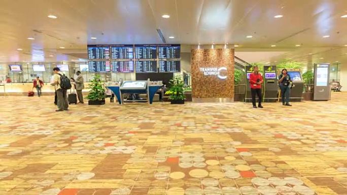 延时: 国际航站楼机场出发区的旅客