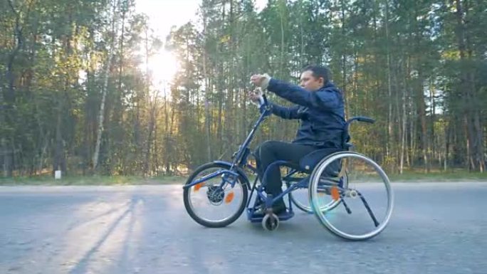 瘫痪病人骑专用医疗自行车，侧视。