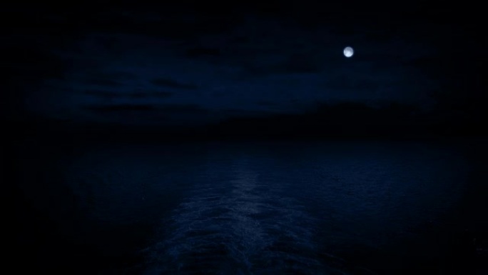 与月亮在夜晚的船后视图