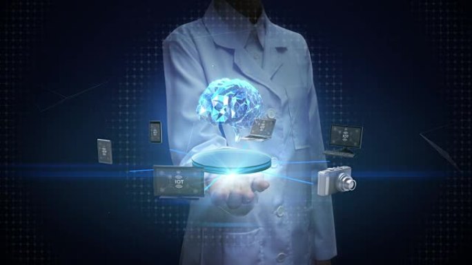 女科学家，工程师打开手掌，连接数字大脑的设备，人工智能。物联网。