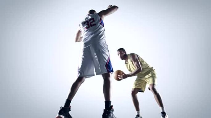 篮球运动员在白色背景上行动