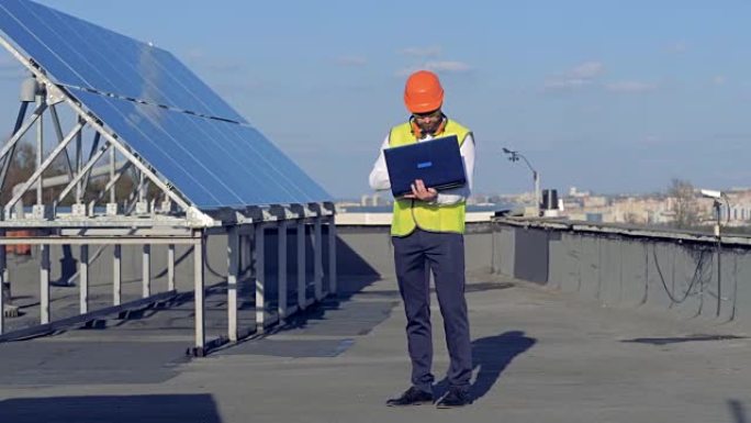 太阳能电池板和一个工程师站在上面。太阳能概念。生态节能理念。
