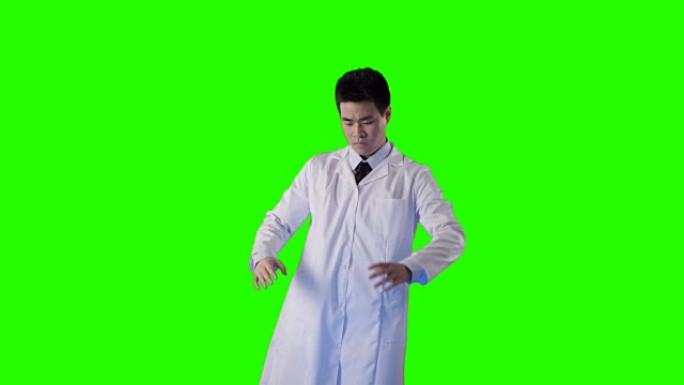 使用虚拟现实的亚洲族裔科学家。绿屏
