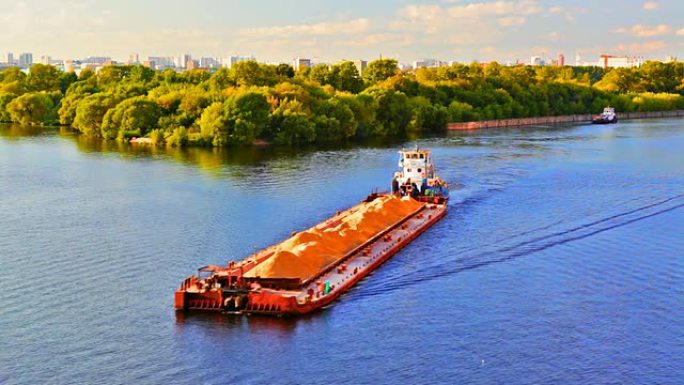 河上的驳船生态湖泊海上运输工业发展
