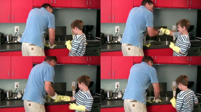 （HD1080i）父亲和儿子在厨房