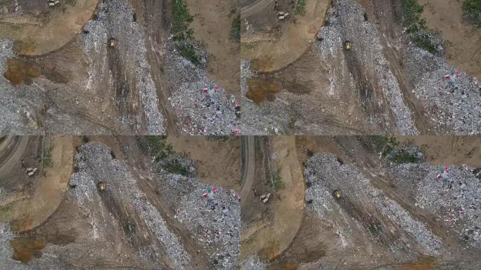 直升机翻过城市垃圾场。垃圾堆和环卫车、工作车的鸟瞰图