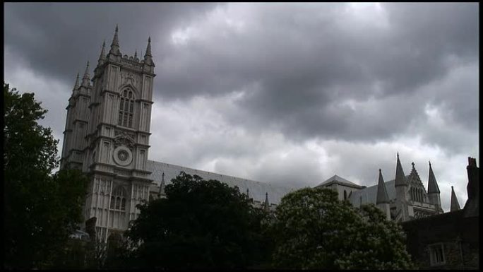 (HD1080i)暴风雨云层下的伦敦威斯敏斯特教堂。全球变暖