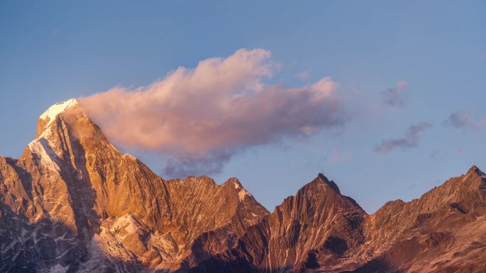 四姑娘山日落金山