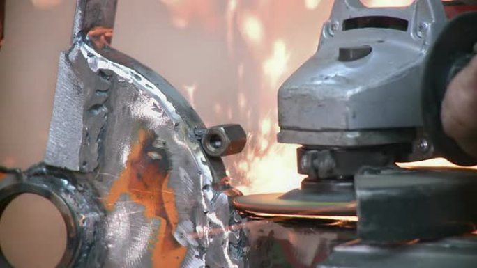 高清: 使用圆锯