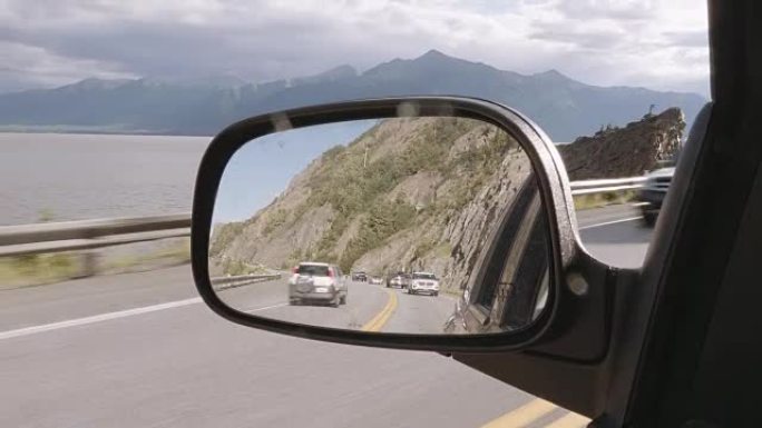超高清4K:美丽的阿拉斯加风景在汽车后视镜