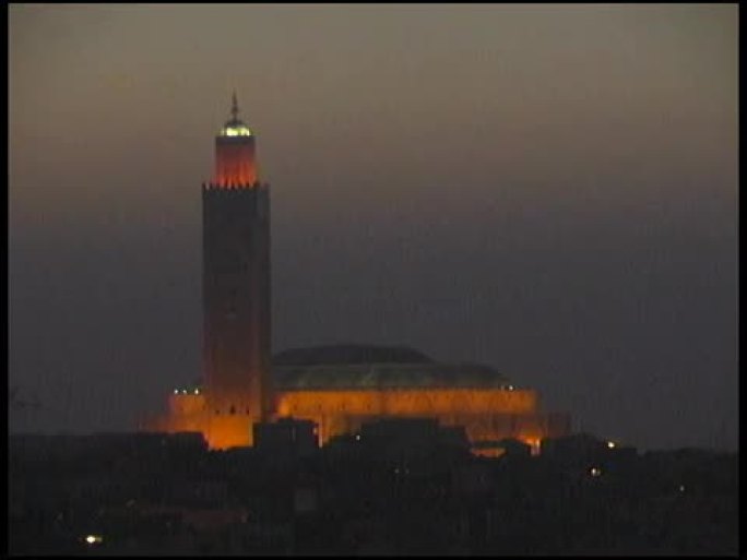 卡萨布兰卡哈桑二世清真寺点亮，夜晚点亮：摩洛哥
