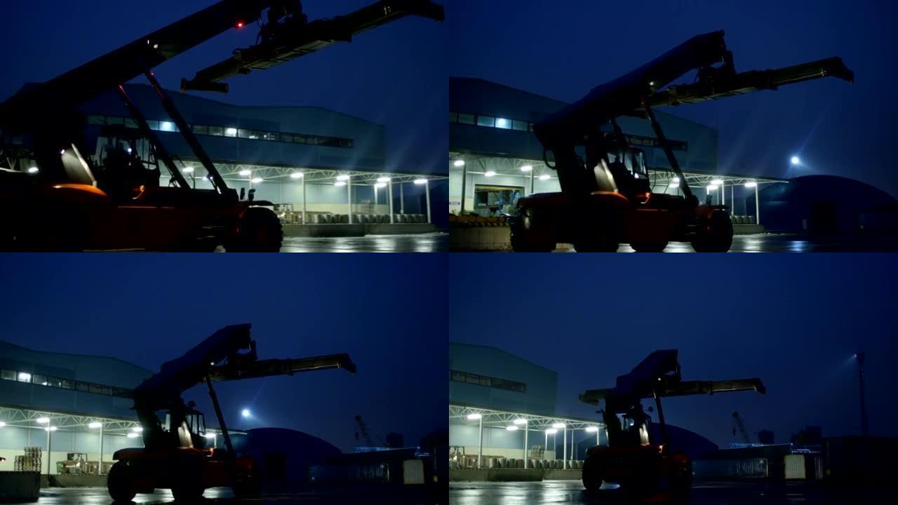晚上到达堆垛机，在工业仓库附近的工作区行驶。