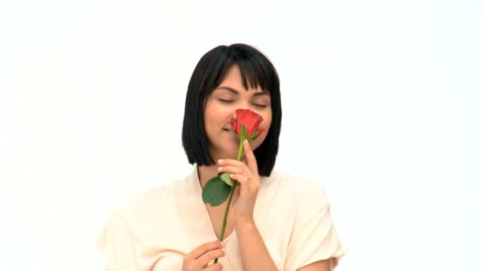 亚洲女子手捧一朵红玫瑰