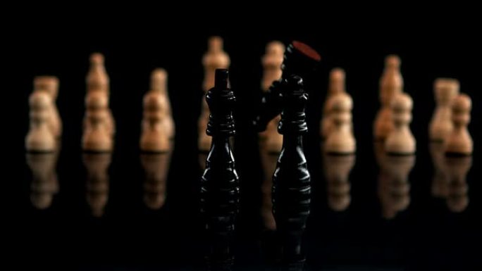 黑色棋子落在其他棋子旁边