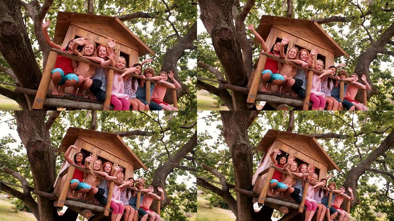 一群不同的孩子在树屋里微笑和挥手