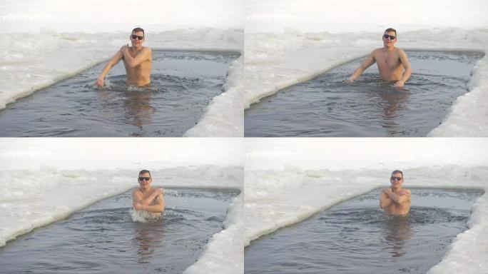 一个赤裸上身的男人在一个冰洞里泼水。