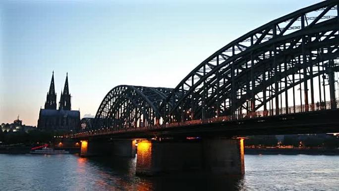 德国黄昏时的科隆大教堂和霍亨索伦桥
