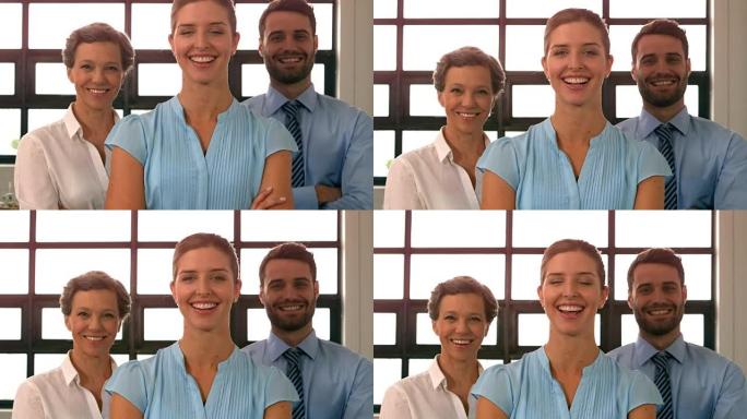 微笑的商业团队双臂交叉站立的肖像
